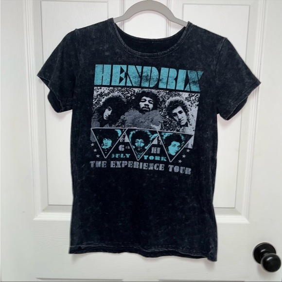 Bundle of 2 t-shirts Universal Thread cream with stripes and a Jimi Hendrix - Picture 1 of 9